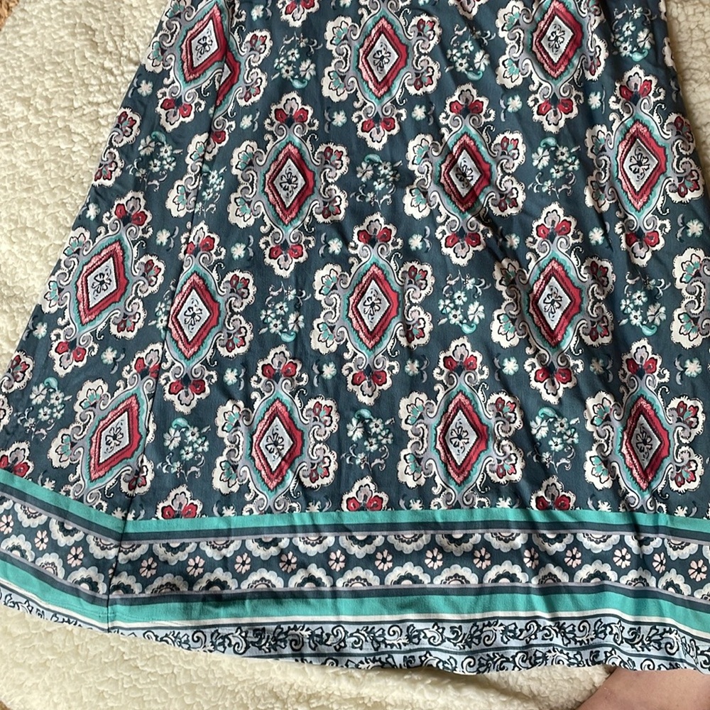 Patterned Sleeveless Top - Picture 4 of 4